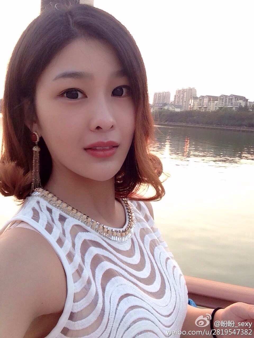 护士制服装套裙美女图