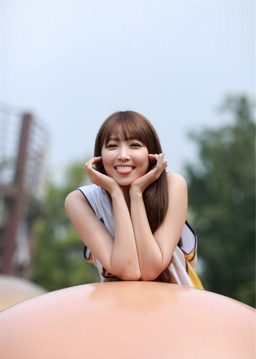 韩国性感美女李恩慧可爱甜美着球衣写真