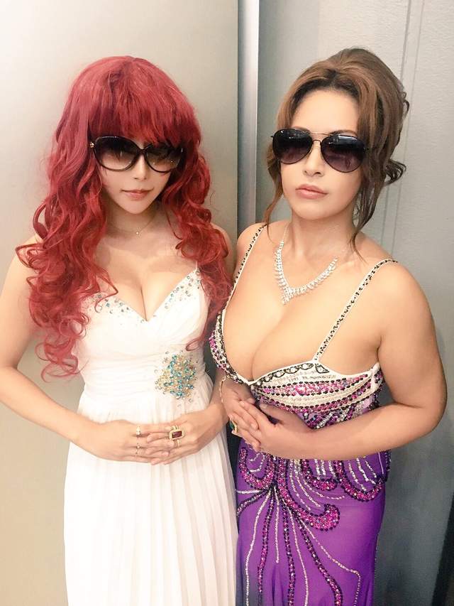 《Cosplay玩家Cos叶姊妹》乳量一致堪称神还原