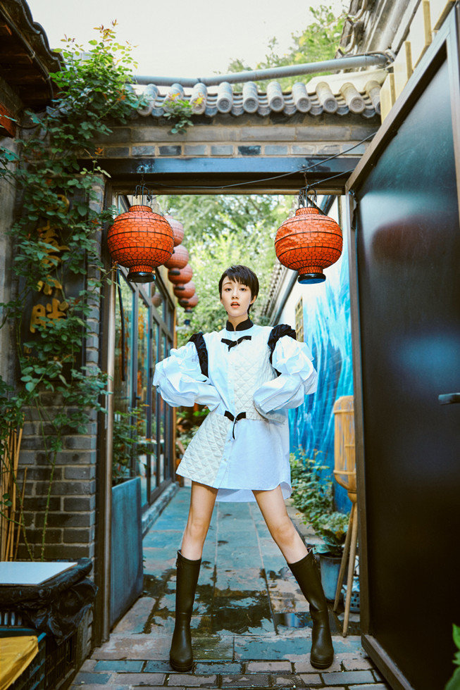 陈泇文曝光最新写真 古典与时尚双重结合