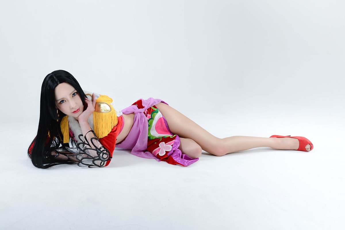《海贼王》女帝波雅·汉库克性感巨乳美腿美女Cosplay