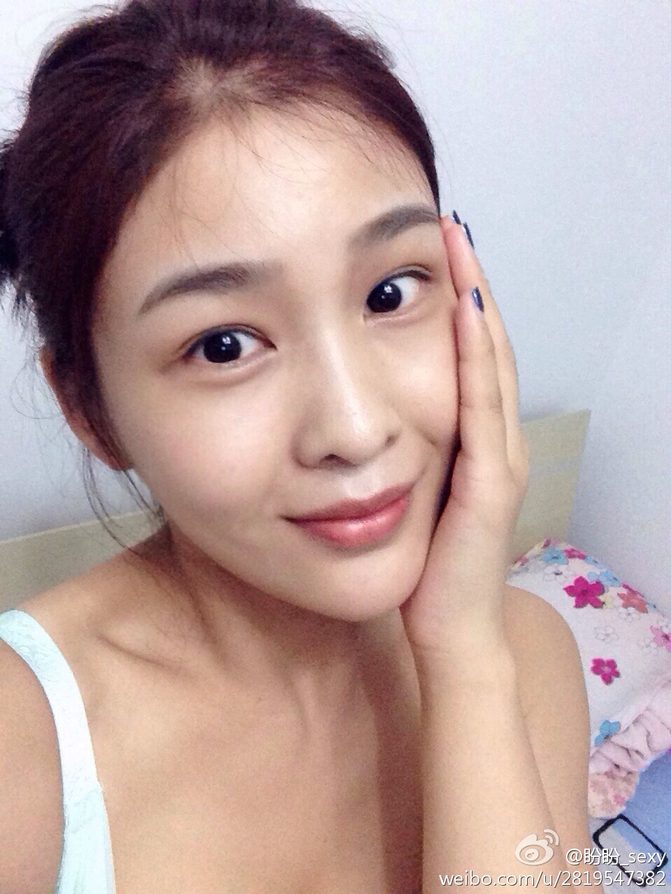 短裙长腿秘书美女