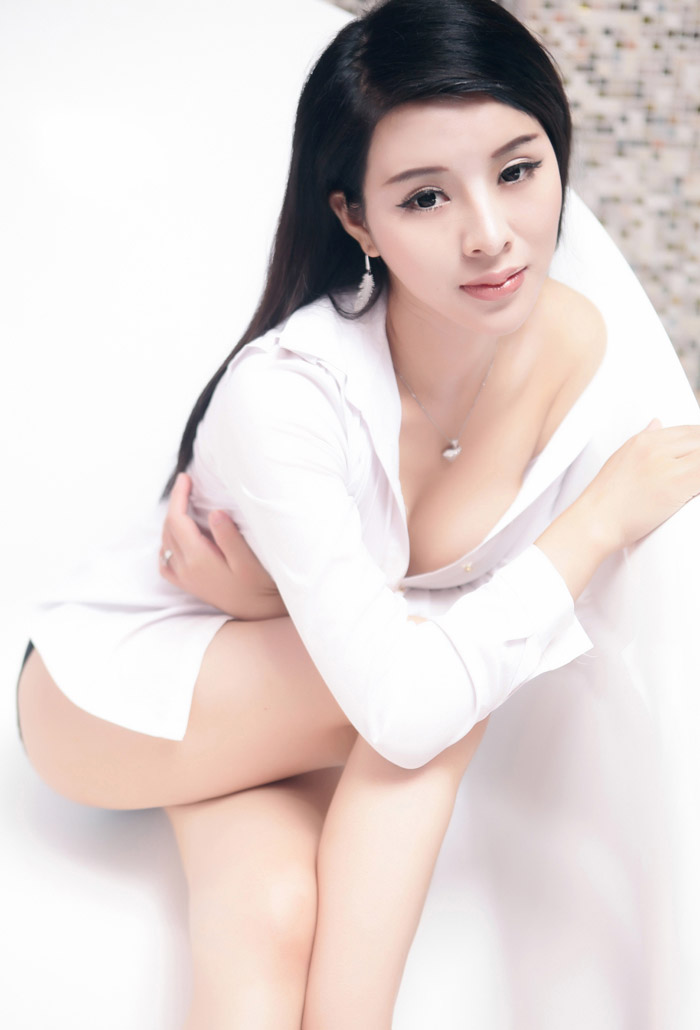 国民清纯玉女沈熙媛白衫黑内私房写真
