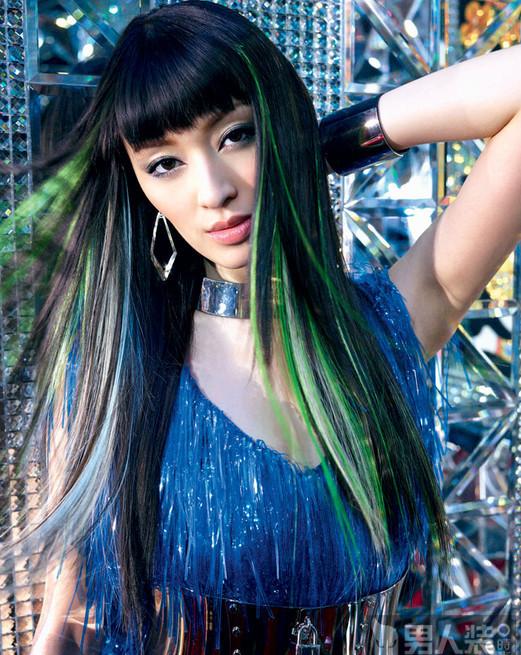 大胸美女村上友梨妩媚姿势照片