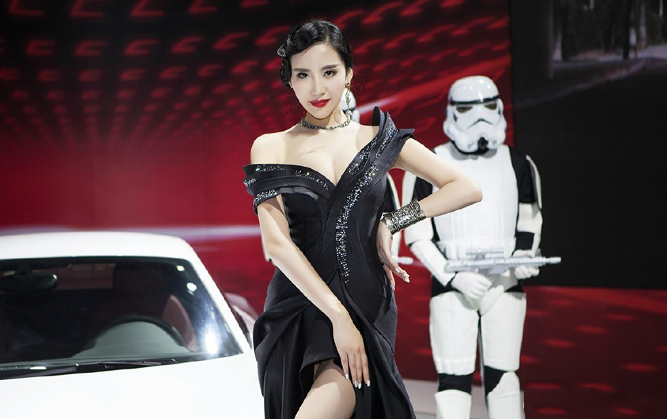 韩盼盼武汉车展小露香肩性感妩媚个性艺术摄影图片大全