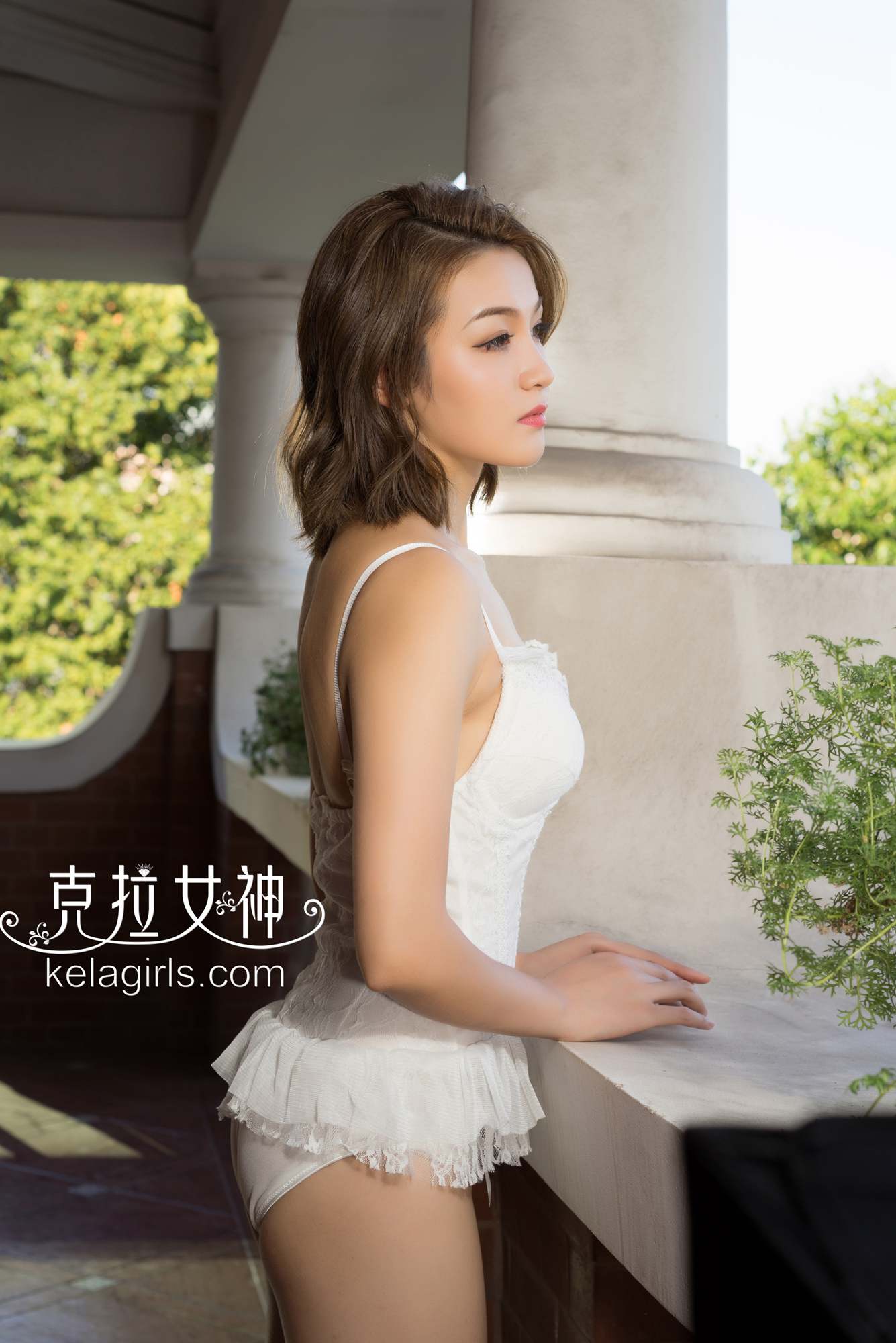 女神婧然美腿写真 大秀优美身材曲线