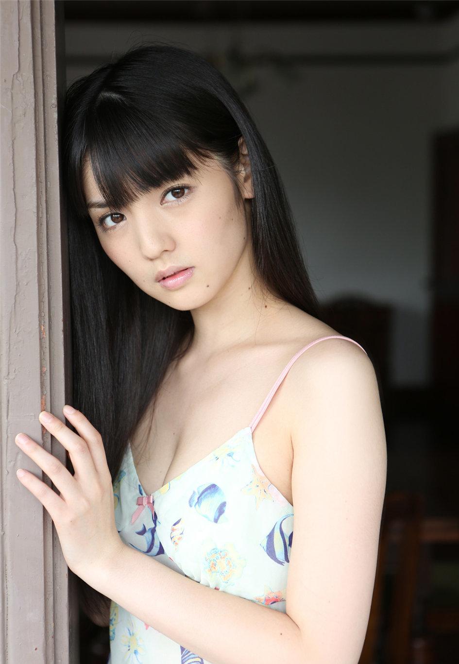 童菲变身数码宝贝 时尚大片展婀娜身姿
