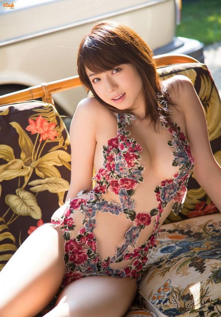 中村静香人体写真美艳比基尼凸点诱惑