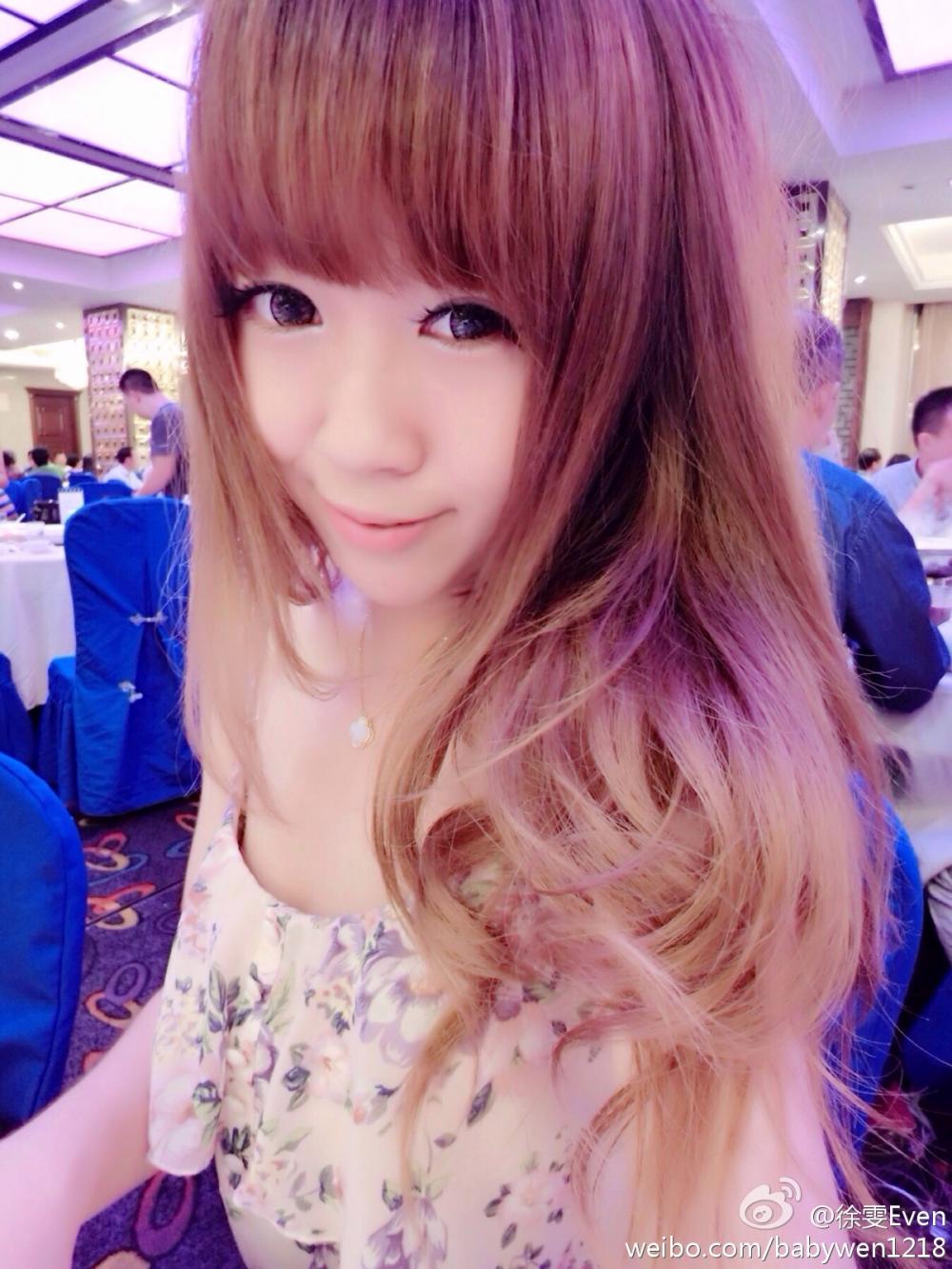 雨天美女出浴