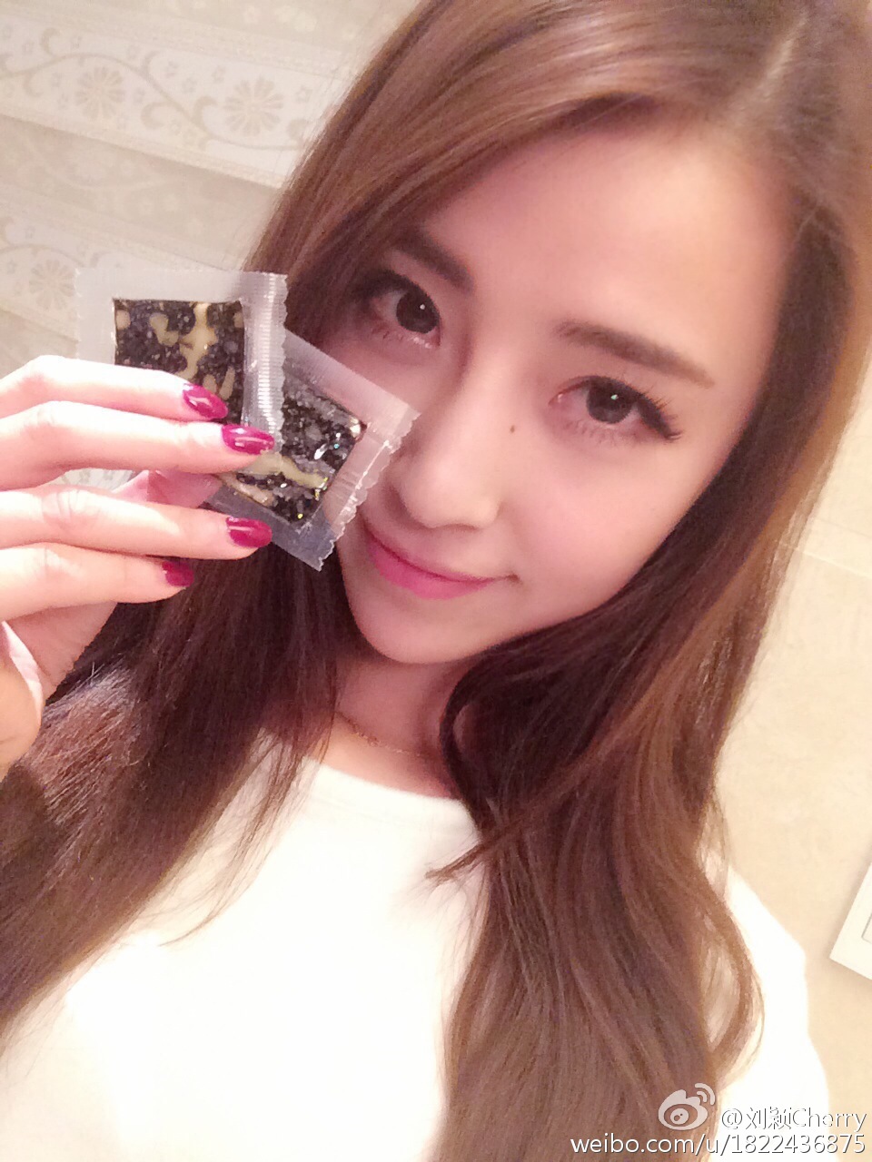 芳飞美女剃光头剃毛