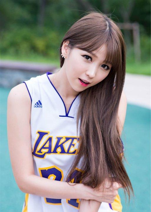 韩国性感美女李恩慧可爱甜美着球衣写真