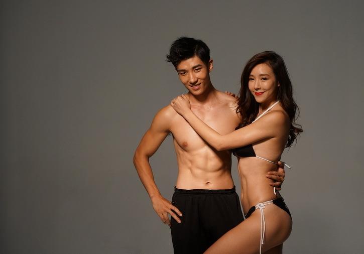 周韦彤拍性感写真 轮战肌肉男模图片