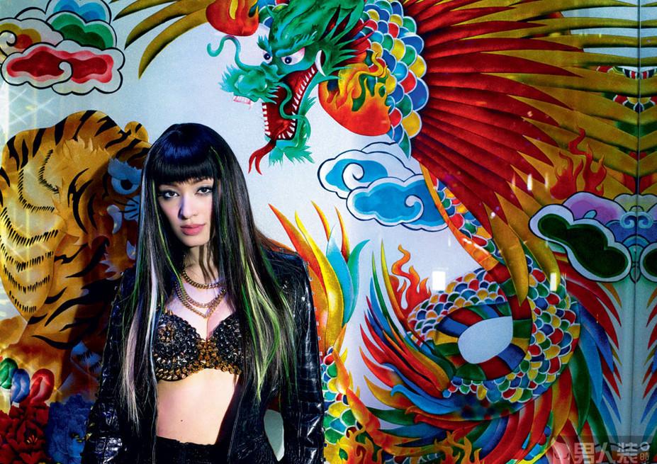 大胸美女村上友梨妩媚姿势照片