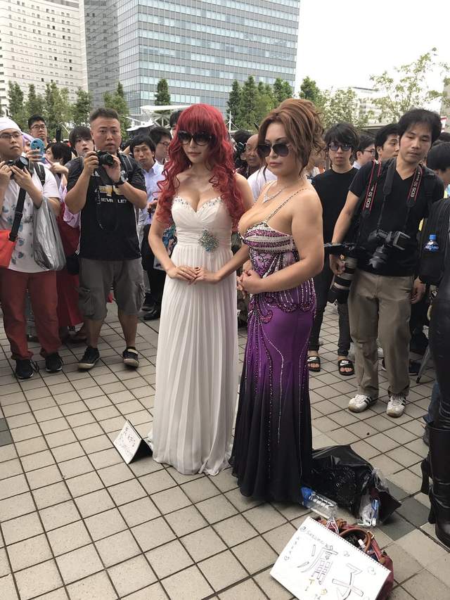 《Cosplay玩家Cos叶姊妹》乳量一致堪称神还原