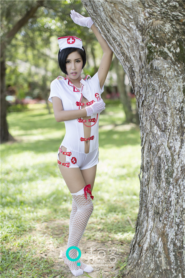 娜依灵儿白丝制服诱惑 忍不住看了3遍!