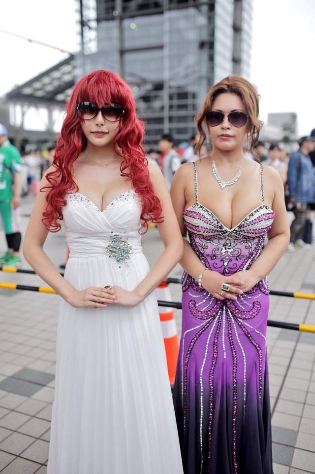 《Cosplay玩家Cos叶姊妹》乳量一致堪称神还原