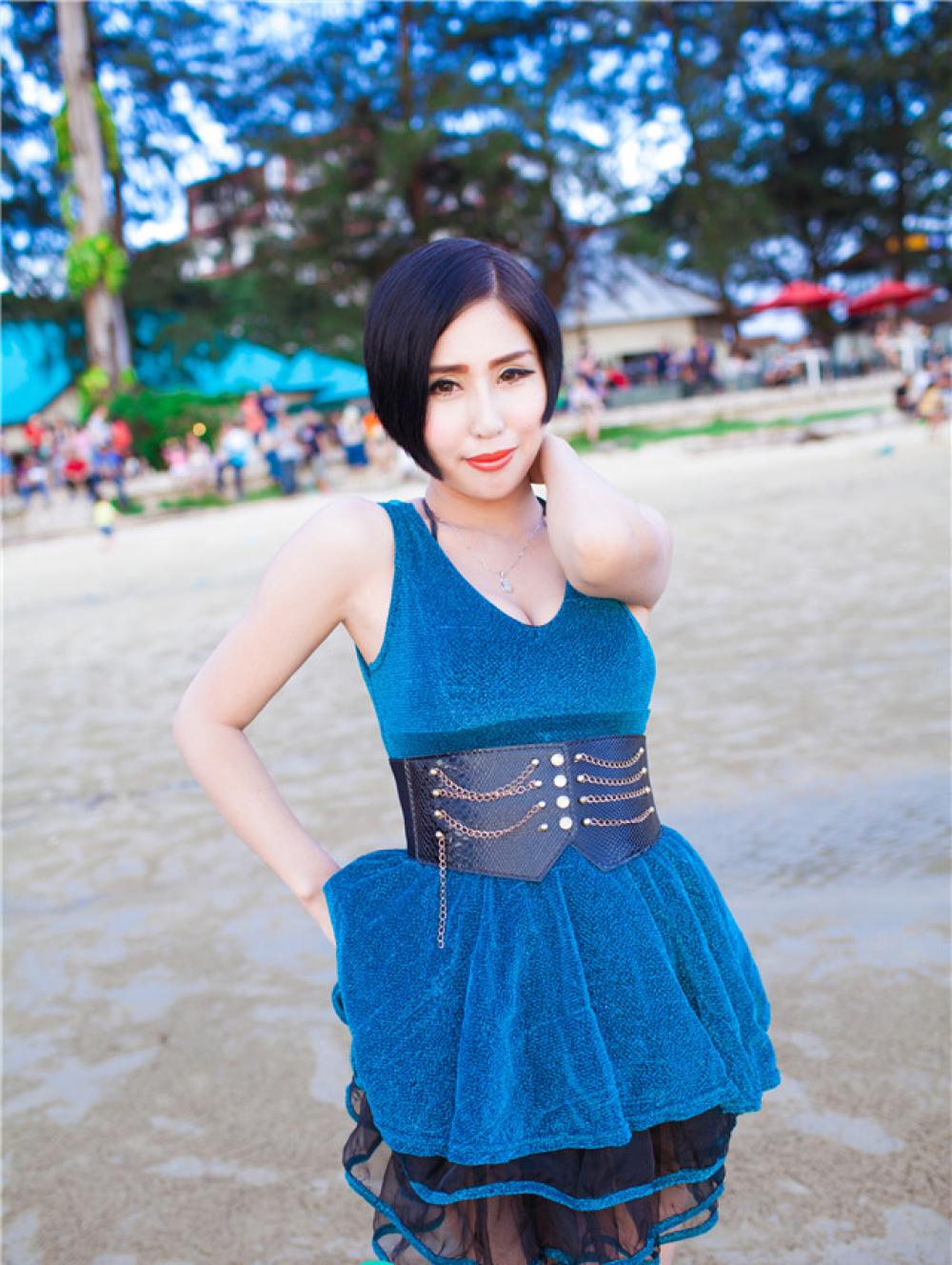 短发女神娜依灵儿旅拍美照 魅力蓝色摆裙性感迷人