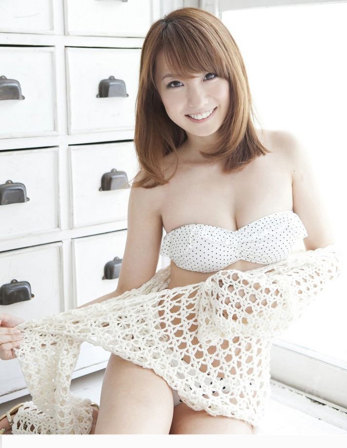 短发,女优山本梓米兰爆乳漏网衣内衣写真