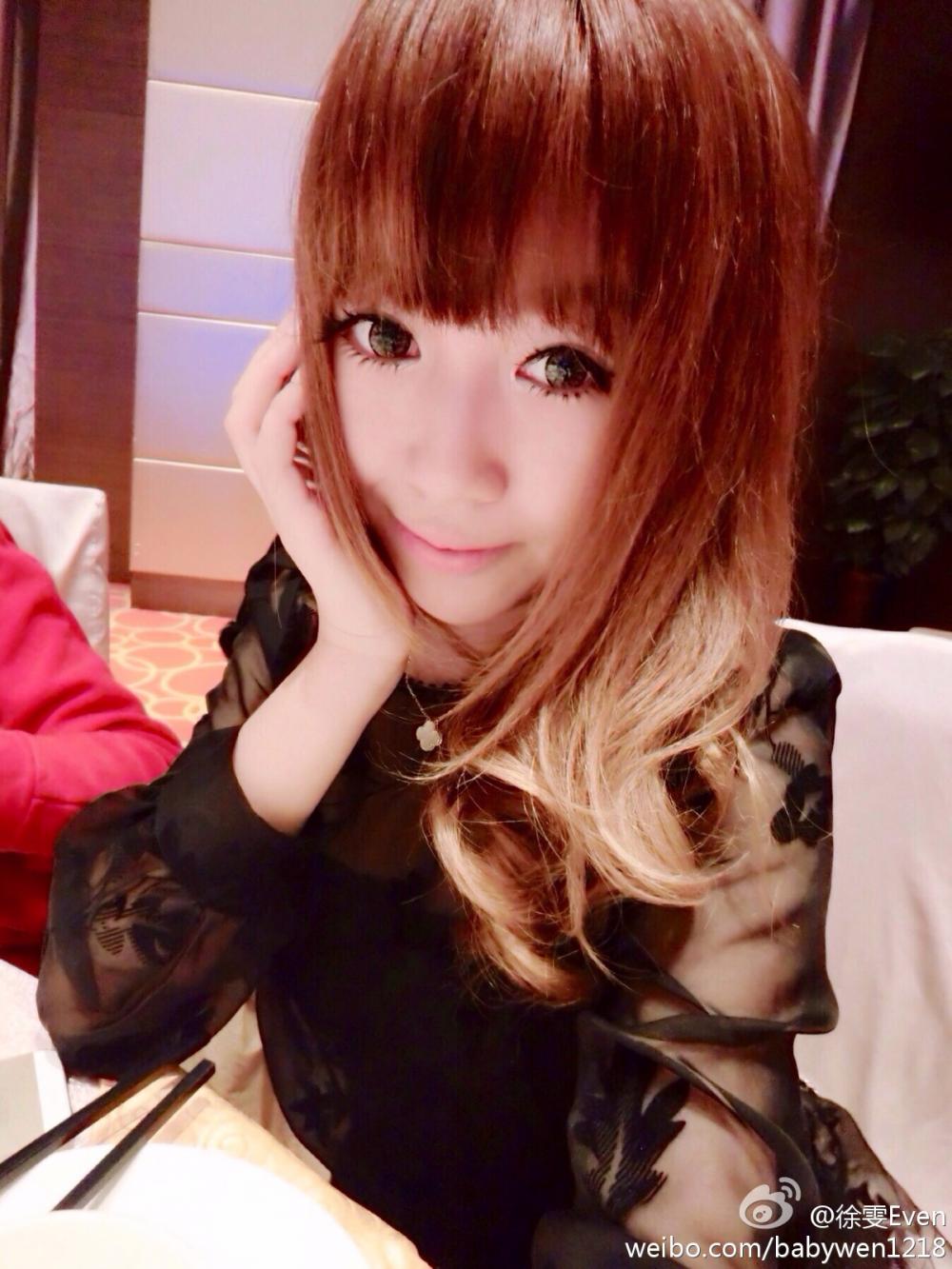 性感大胸90后美女深V大秀好身材极致诱惑