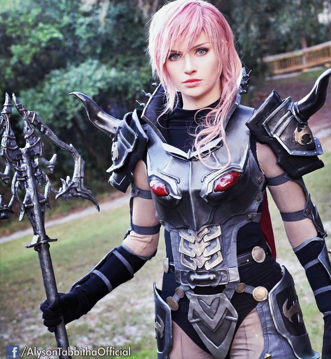 Cosplay大神级玩家Alyson Tabbitha扮演女巨人再度引起热议