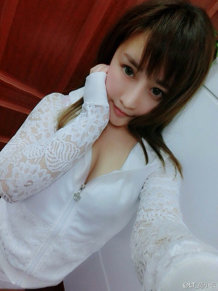 16岁清纯校花美女