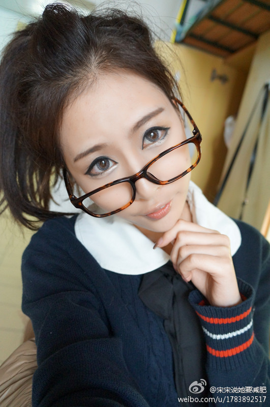 黑丝制服美女