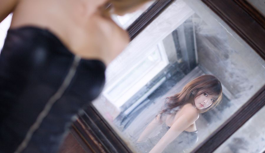 车模许允美私房照 长发黑丝秀美腿