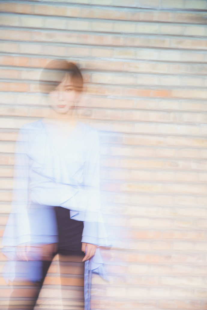 王珞丹最新写真曝光 干练又不失女人味