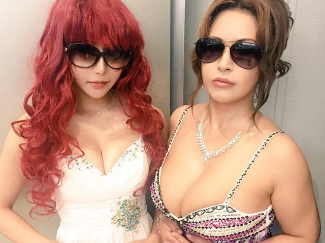 《Cosplay玩家Cos叶姊妹》乳量一致堪称神还原