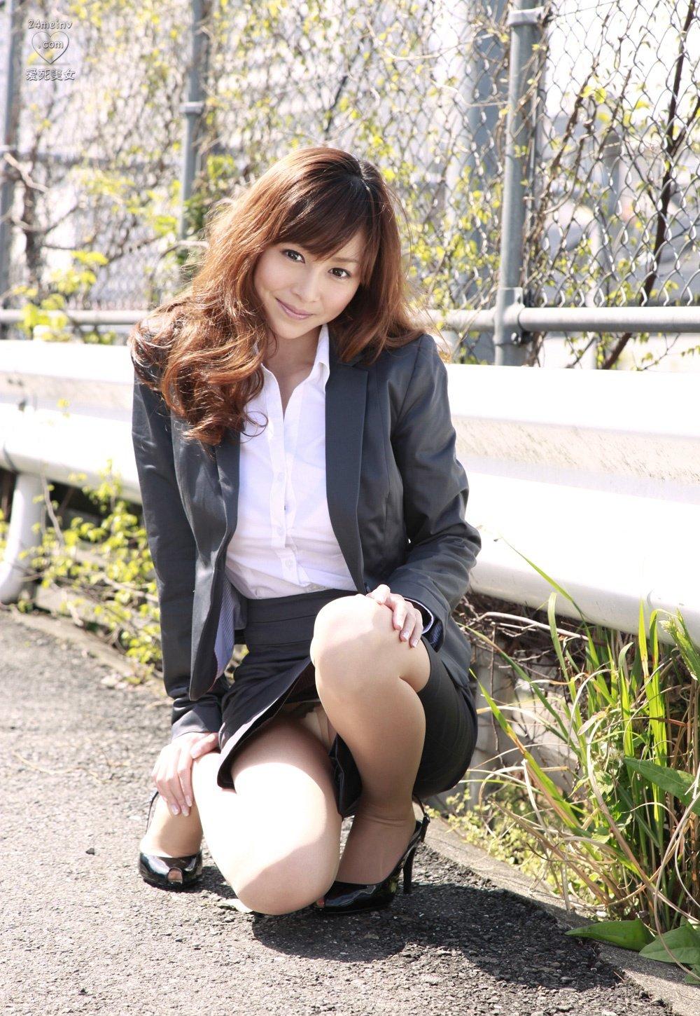 成熟白领美女 ol装白领丽人杉原杏璃豪放身影无比