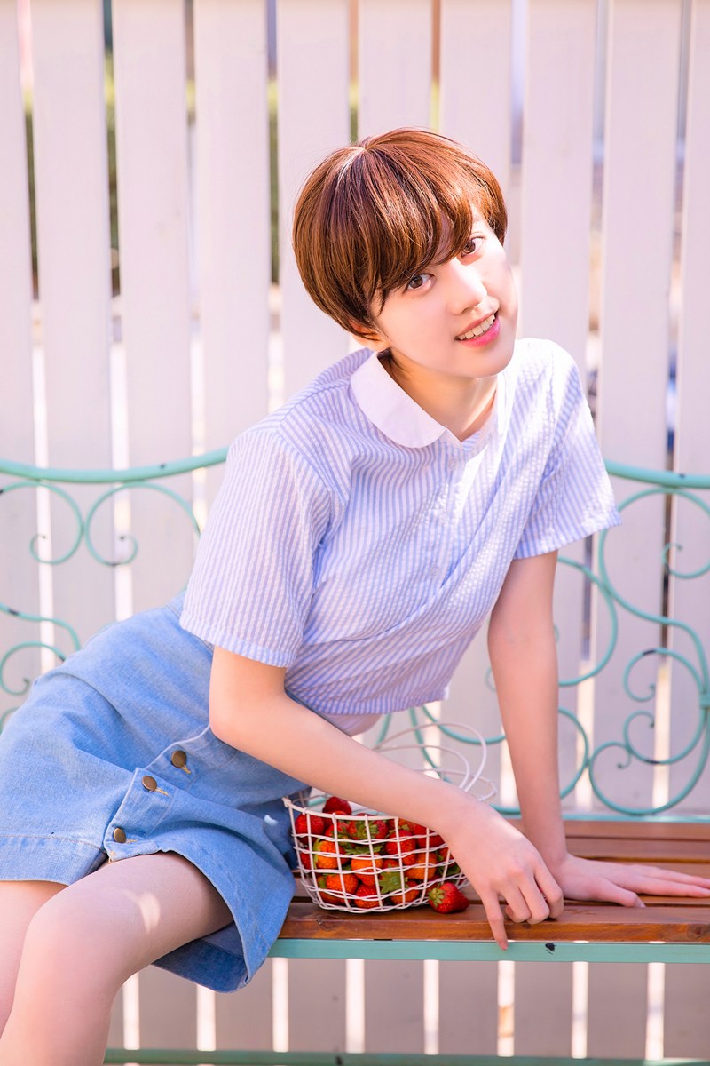 李凯馨清凉初夏草莓大片