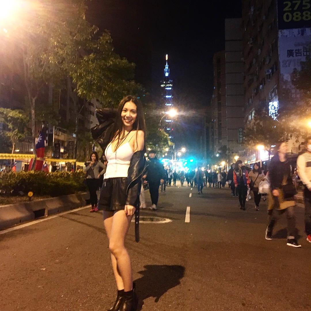 整个沙滩最吸睛好身材｜乌石港E级正妹VanessaYao