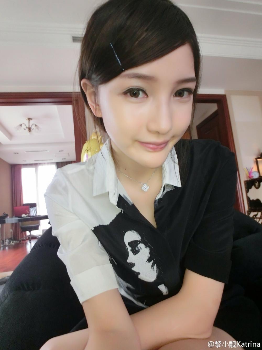 丰满身材的美女电恼图片