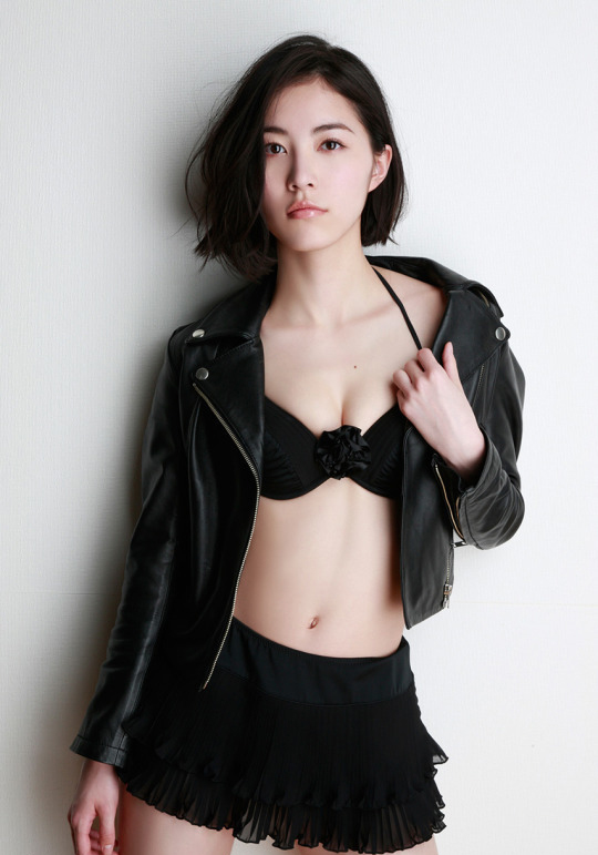 18岁少女松井珠理奈清纯可性感