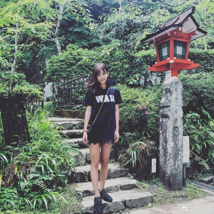辣妈张子萱游日本 大秀长腿美似少女