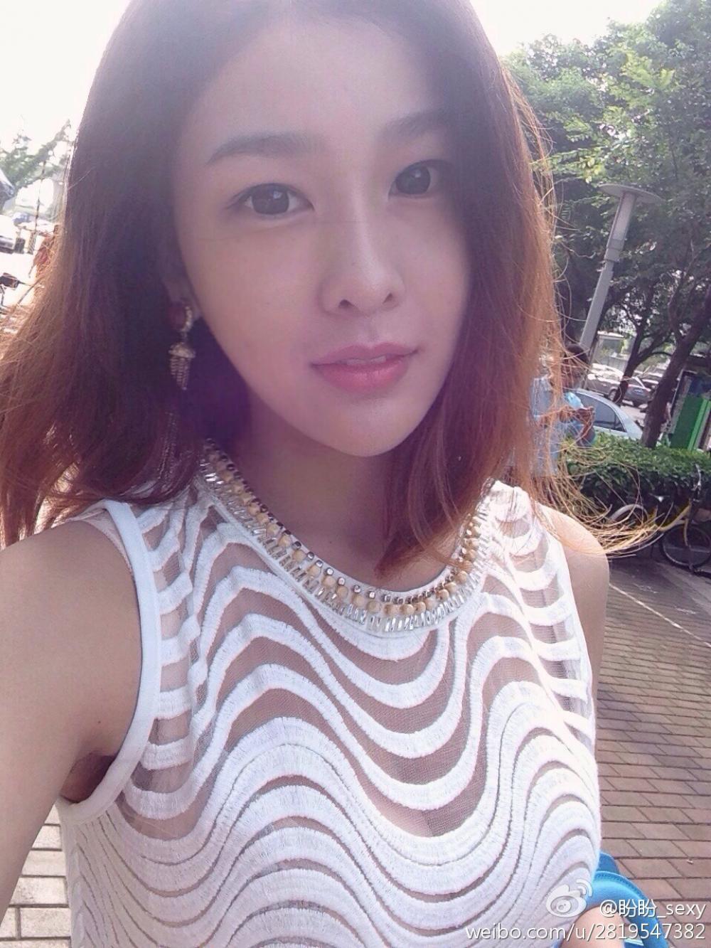 游泳池美女
