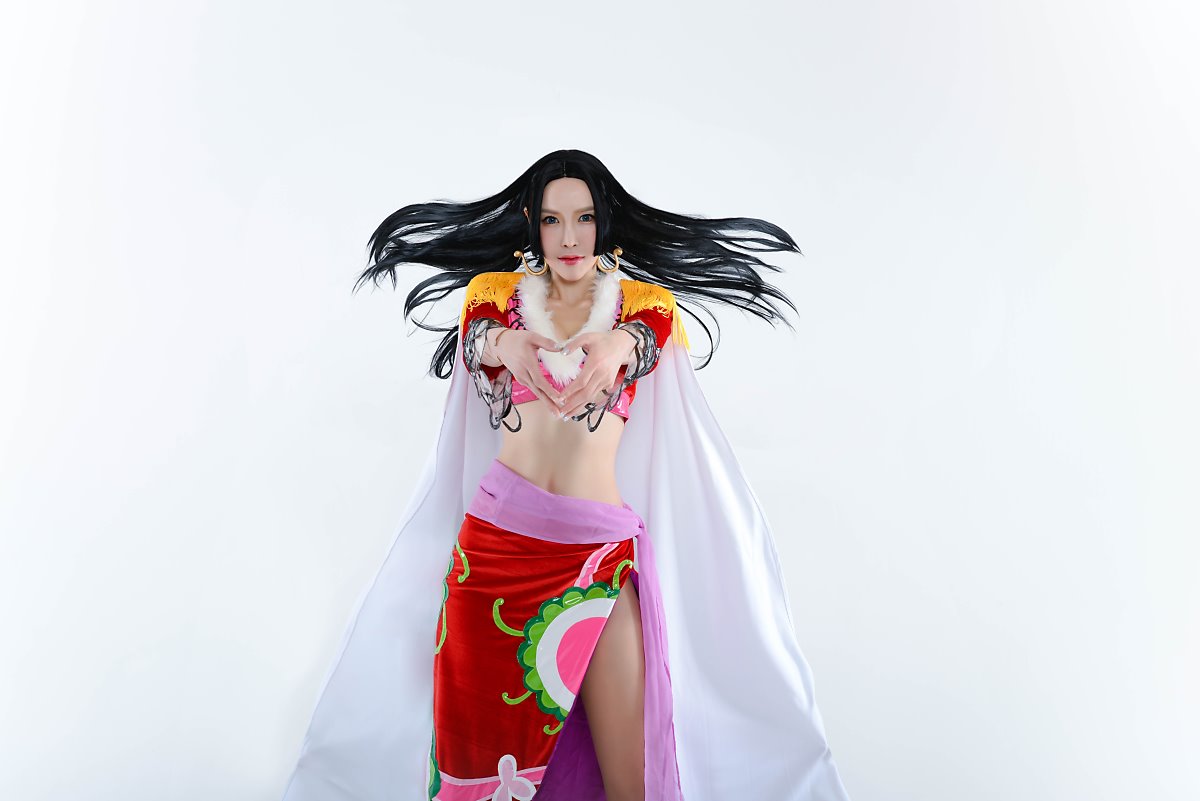 《海贼王》女帝波雅·汉库克性感巨乳美腿美女Cosplay