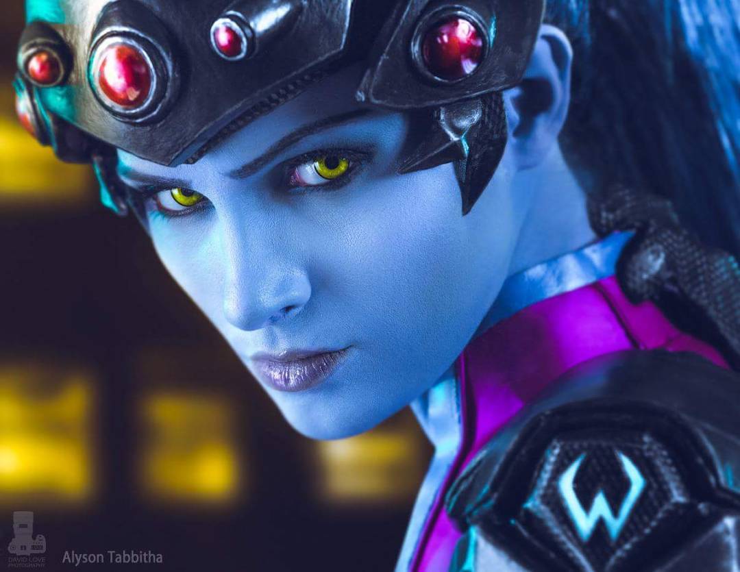 Cosplay大神级玩家Alyson Tabbitha扮演女巨人再度引起热议