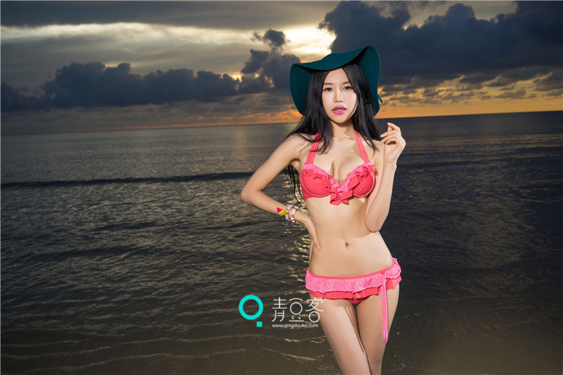 绮里嘉ula沙滩写真 海边夕阳下的美艳迷人