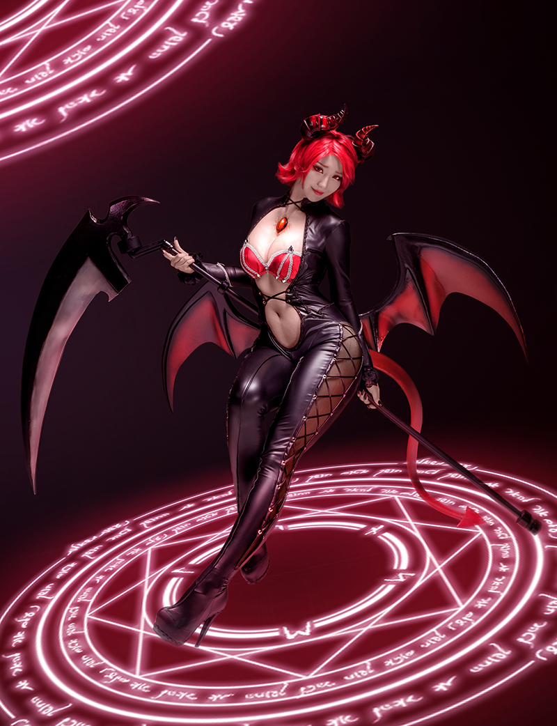 《King's Raid》魅魔Epis性感紧身连体皮衣美女Cosplay