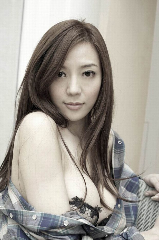 FHM杂志封面女郎周韦彤极品身材图片合集