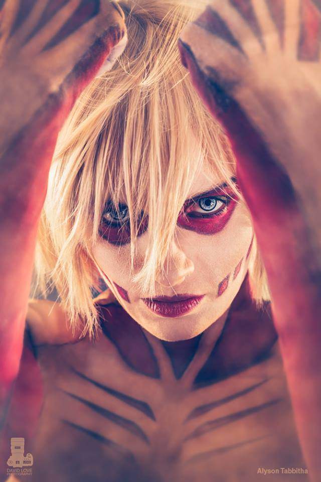 Cosplay大神级玩家Alyson Tabbitha扮演女巨人再度引起热议