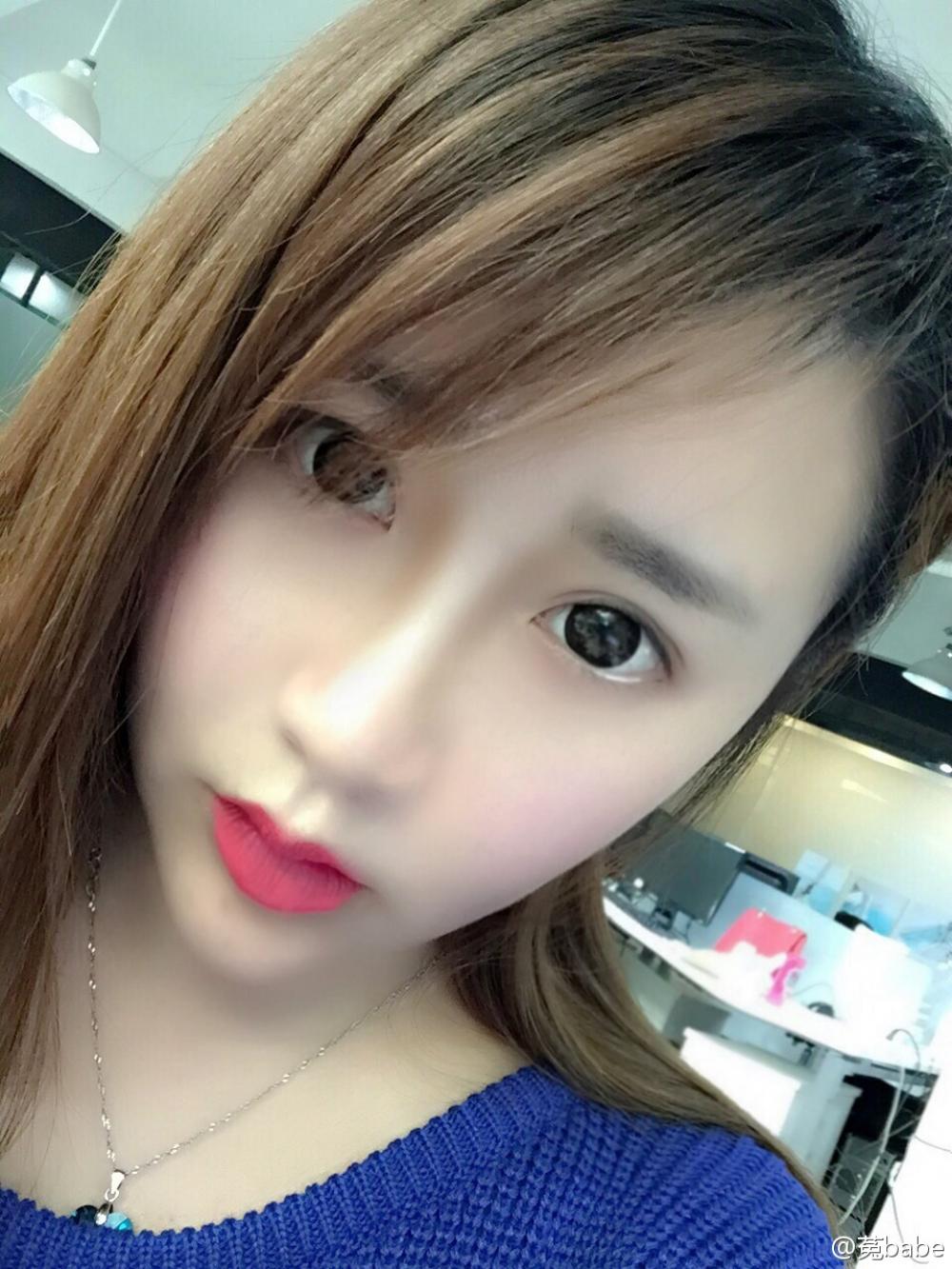 美女大胸制服诱惑