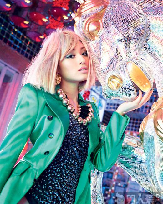 大胸美女村上友梨妩媚姿势照片