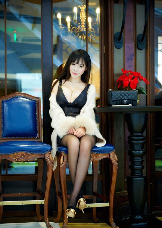 清纯性感美女黑丝诱惑大图