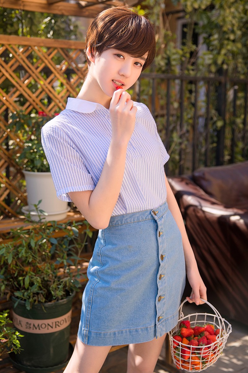 李凯馨清凉初夏草莓大片