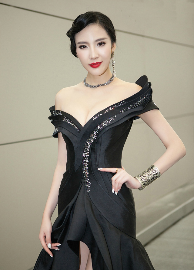 韩盼盼武汉车展小露香肩性感妩媚个性艺术摄影图片大全