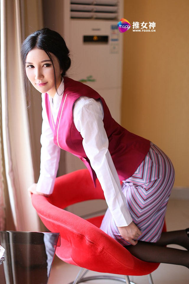 性感妹妹样性感女模特立花早纪熟女气息展露迷人笑颜