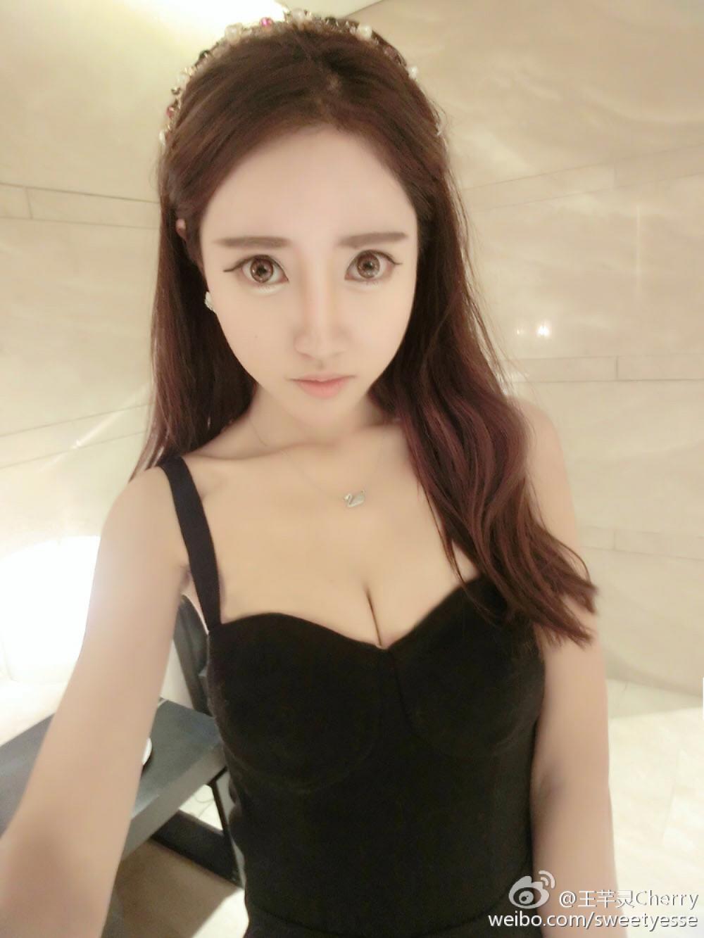 风情万种的淫少妇