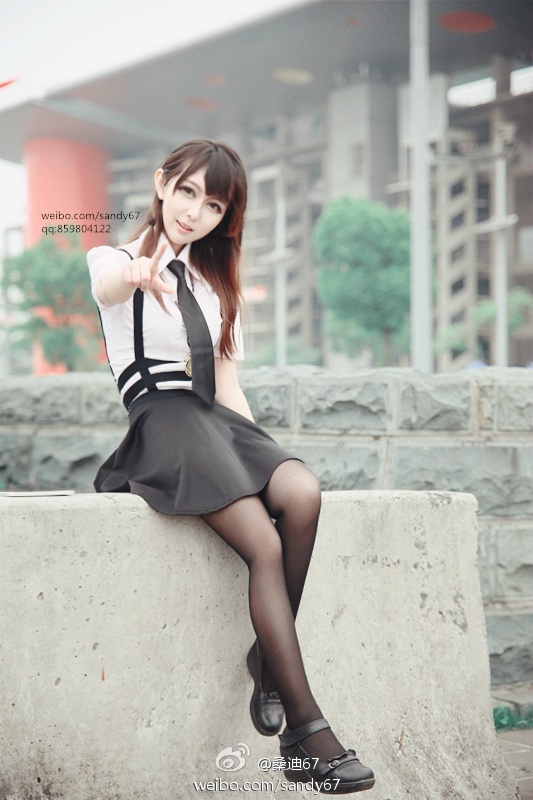 街拍人字拖美女